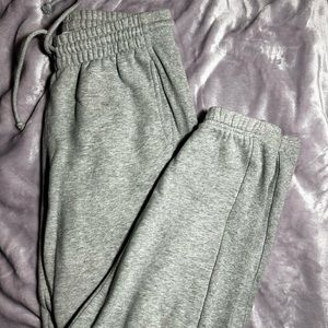 Aritzia TNA boyfriend sweatpant